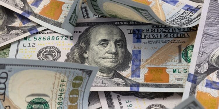 El dólar blue continuó en alza: a cuánto cerró este martes