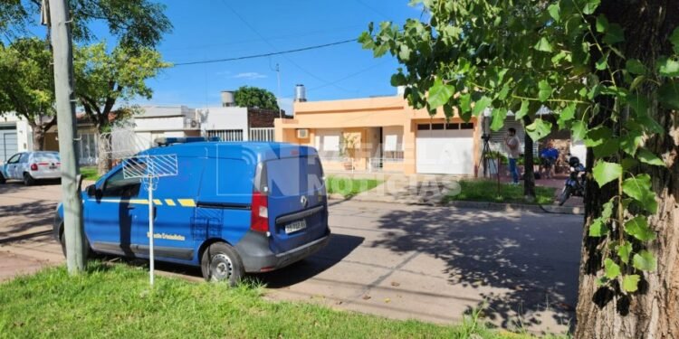 Violenta entradera en Alberdi: un octogenario en silla de ruedas se resistió a bastonazos