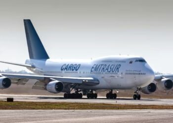 Un diplomático venezolano fue demorado por la PSA cuando intentó fotografiar el avión iraní retenido en Ezeiza