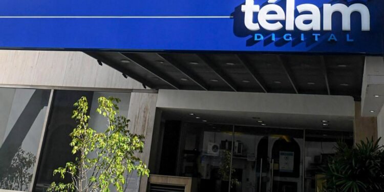 El Gobierno intervino por un año los medios públicos y el portal Educ.Ar