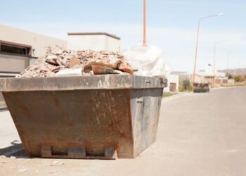 Analizan una nueva ordenanza para mejorar la disposición y control de los contenedores en la ciudad