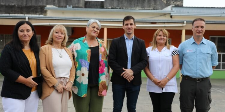 El Intendente participó del comienzo del Ciclo Lectivo en la Escuela Colón
