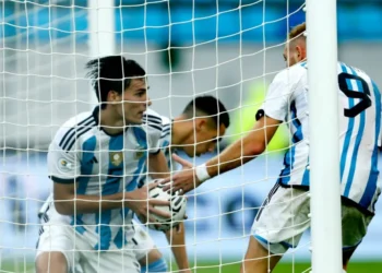 Argentina rescató un empate sobre el final y aún mantiene chances de ir a París