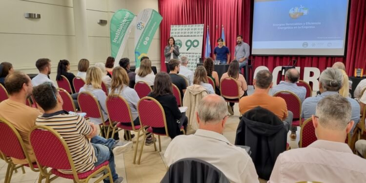 Capacitación sobre energías renovables y eficiencia energética