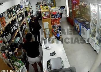 Captados en cámara: así roban los delincuentes en los comercios de Rafaela