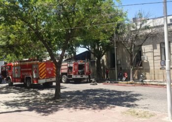 Alarma por un incendio en oficinas de la Jefatura de la Regional V