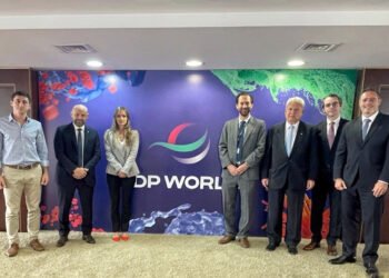 Puccini recorrió la zona franca de Jebel Ali en Emiratos Árabes