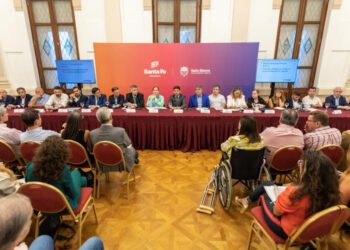 Pullaro encabezó una reunión de gabinete ampliado con legisladores