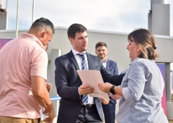 Con presencia del gobernador, se entregaron 10 viviendas en el barrio Mora