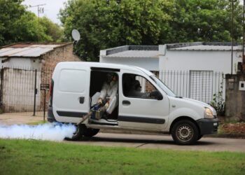 Se realizan tareas de fumigación en los barrios