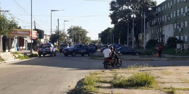 Barrio Centenario: tras una balacera, tres personas resultaron heridas y un joven falleció