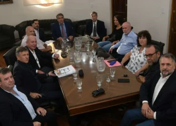 El gobierno de Santa Fe y los gremios buscan evitar el conflicto paritario en la administración central