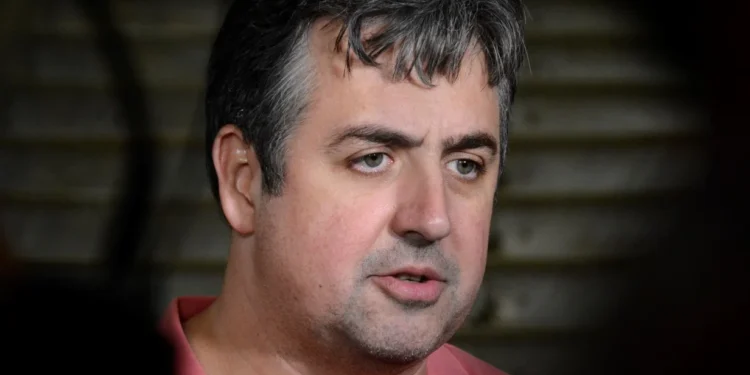 Cococcioni: «No vamos a ceder a las amenazas, iremos a fondo contra las mafias que operan desde las cárceles»