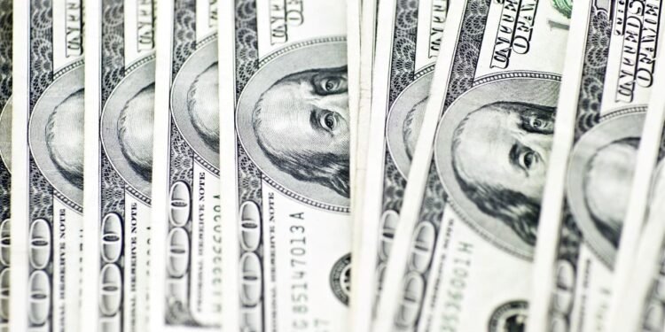 Comienzo de semana estable para el dólar blue: a cuánto cerró este lunes