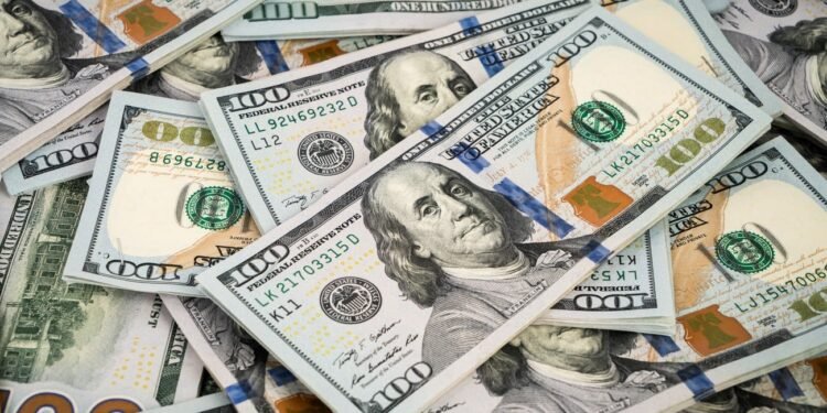 El dólar blue no detiene su marcha alcista: a cuánto cerró este miércoles