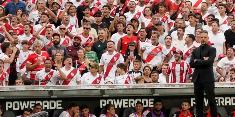 Para Demichelis no hay avenida del medio: del respaldo de los dirigentes a las críticas de los hinchas que no entienden sus cambios