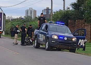 Un motociclista murió tras chocar contra una columna