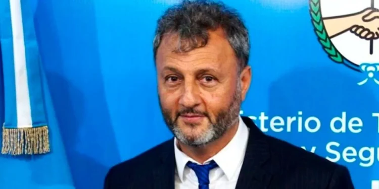 Milei destituyó al Secretario de Trabajo por aumentos de sueldo en el Ejecutivo