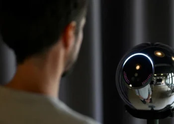 España prohibió el escaneo del iris y Worldcoin presentará una demanda