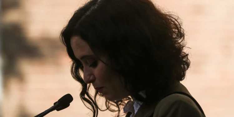 España Acusan de fraude a la pareja de la presidenta de la Comunidad de Madrid