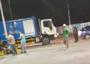 Un camión de recolección de residuos fue blanco de una amenaza por dos sujetos en moto