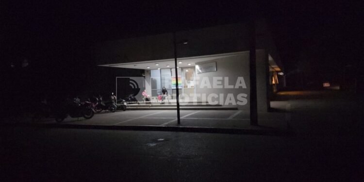 Tras el apagón, se restablece paulatinamente el servicio eléctrico en la ciudad