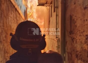 Voraz incendio en una vivienda de barrio Villa Podio