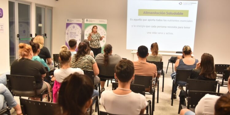 Curso de Manipulación segura y saludable de alimentos en el Centro Recreativo “La Estación”