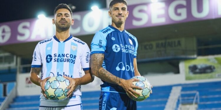 Atlético de Rafaela presentó la nueva indumentaria para la temporada 2024