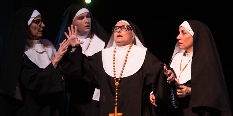 “Hermanas tejedoras” se presenta en La Máscara