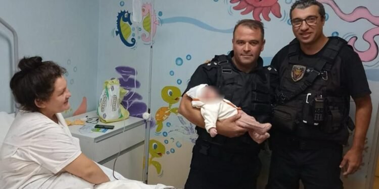 Villa Constitución: policías del Comando Radioeléctrico asistieron al parto de una mujer