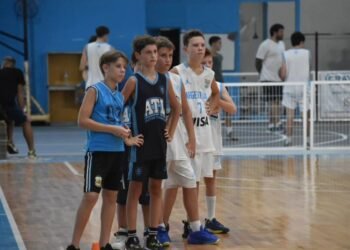 Los chicos de Atlético se preparan para debutar en el Torneo Regional de la CAB