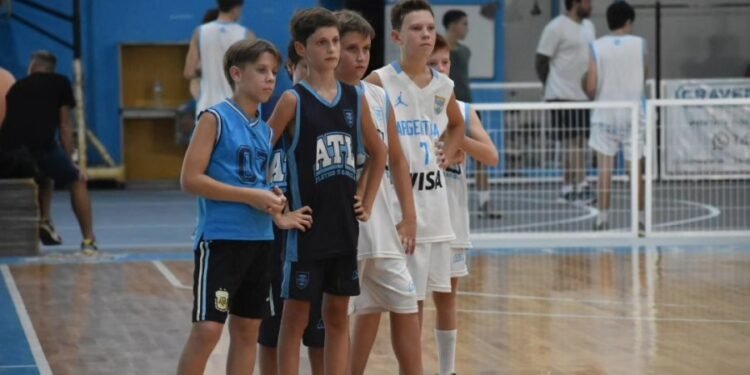 Los chicos de Atlético se preparan para debutar en el Torneo Regional de la CAB
