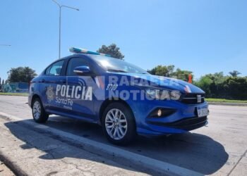 Un joven con un cuchillo se enfrentó a la policía y terminó herido en el hospital