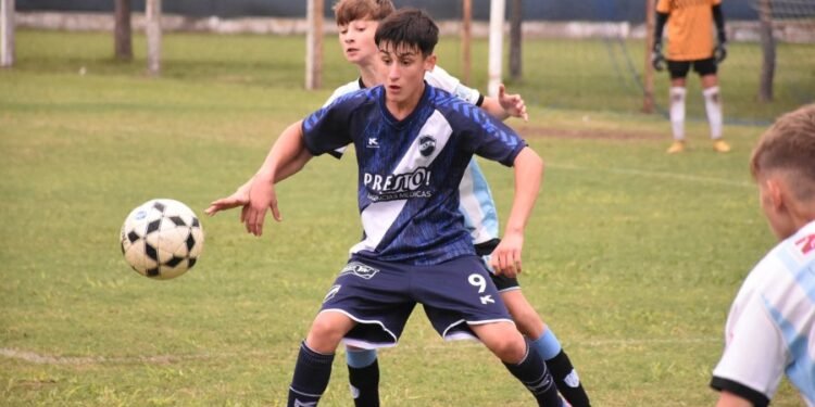 Ben Hur recibió a Atlético Sastre en el inicio del Torneo Regional Juvenil del Centro