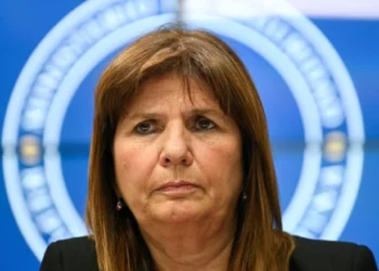 Bandera intimidatoria contra Patricia Bullrich en la previa a su visita a la ciudad de Rosario