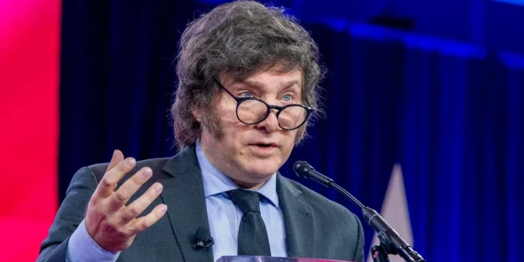 Ley de Bases: Javier Milei suspendió la reunión de Gabinete para seguir la votación