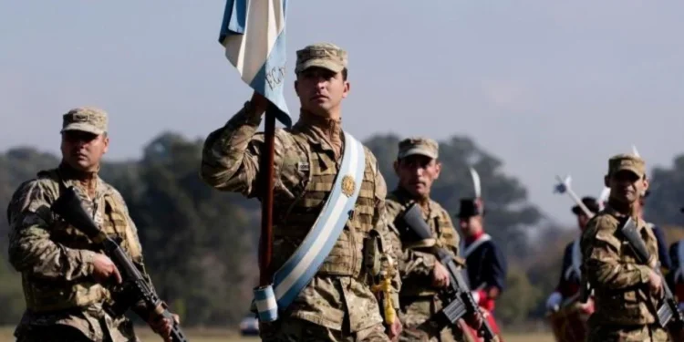 Desde abril Fijan nuevos haberes para personal militar y policial