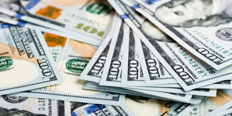 A cuánto opera el dólar este lunes 8 de abril: la información, minuto a minuto