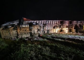 Volcó un camión en la autovía 19 a la altura de Angélica