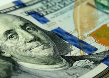 A cuánto opera el dólar este jueves 4 de abril: la información, minuto a minuto