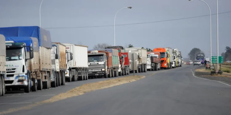 La síntesis del día La amenaza de un paro de camioneros abre el frente del conflicto por los salarios