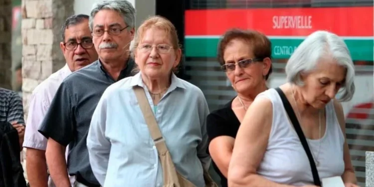 Provincias y jubilados, los que más «aportan» Los gastos que recortó Milei para alcanzar el superávit fiscal