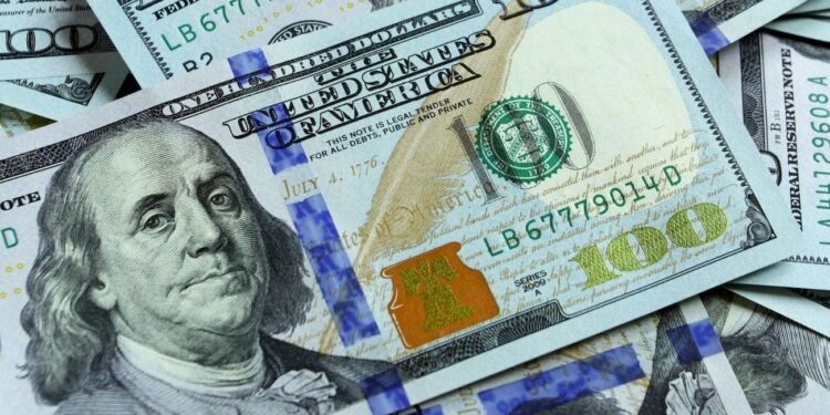 A cuánto opera el dólar este lunes 15 de abril: la información, minuto a minuto