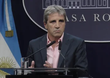 Primer trimestre: creció 13,5 % la deuda nacional en pesos y se mantuvo el nivel de obligaciones en dólares