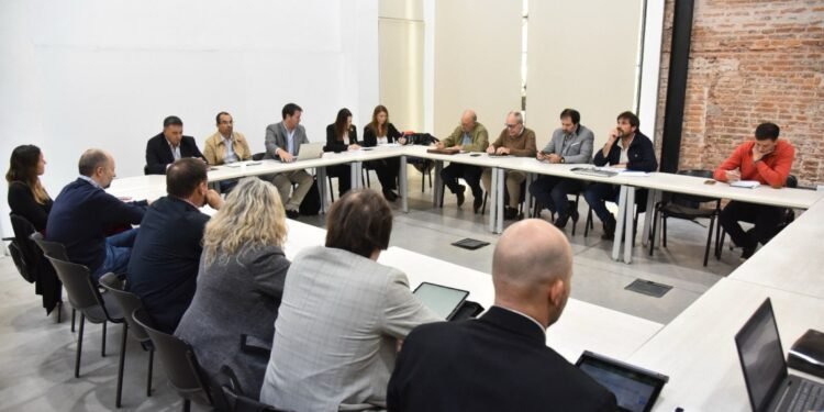 Santa Fe, primera provincia en planificar acciones para atender el avance de la chicharrita del maíz