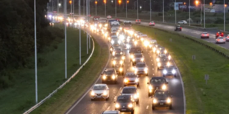Este lunes Hubo demoras en el acceso a Santa Fe por autopista por un camión atascado