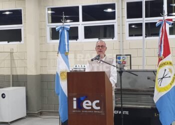 Inauguraron un nuevo taller en el ITEC, con un brazo robótico de alta tecnología