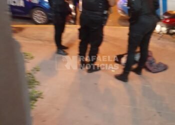 Un sujeto fue visto dentro de un domicilio, un vecino llamó al 911 y luego fue capturado