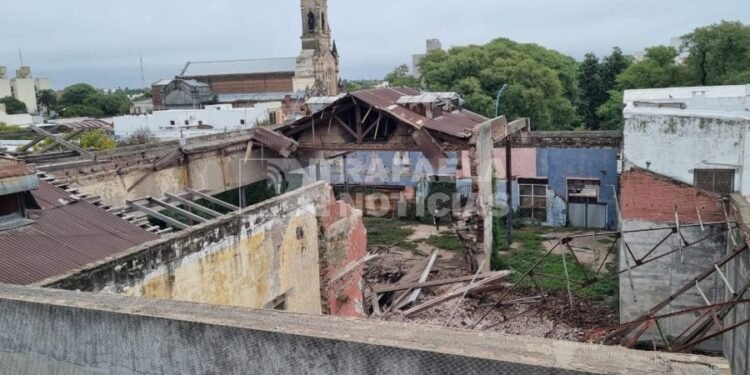 Se veía venir: colapsó parte del techo de los exGrandes Almacenes Ripamonti